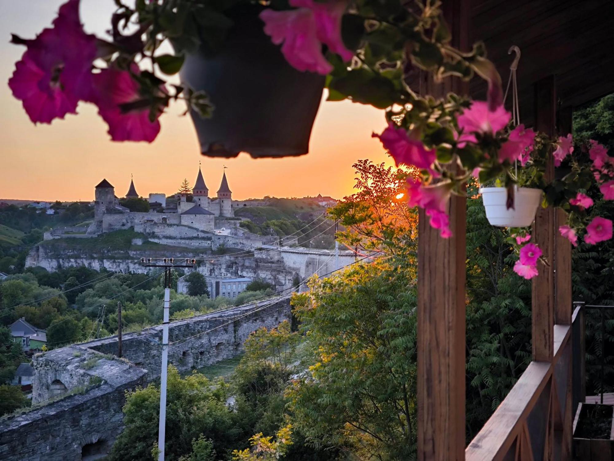 Будинок З Видом На Стару Фортецю Kamianets Podilskyi Bagian luar foto
